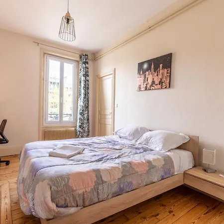 F3 Av République Avec Garage Appartement *